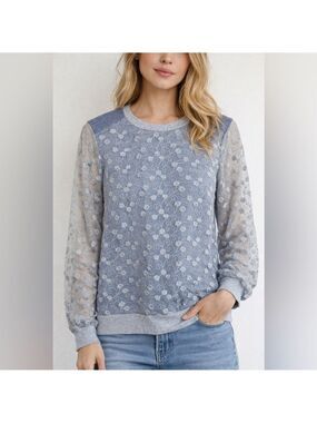 NWT Listicle Blue Grey Floral Lace Sleeve Crewneck Top Women’s Small
